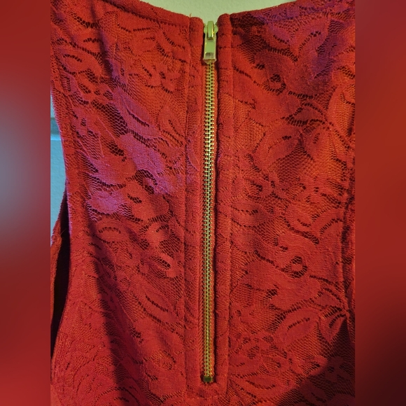 Guess red top - Picture 4 of 4